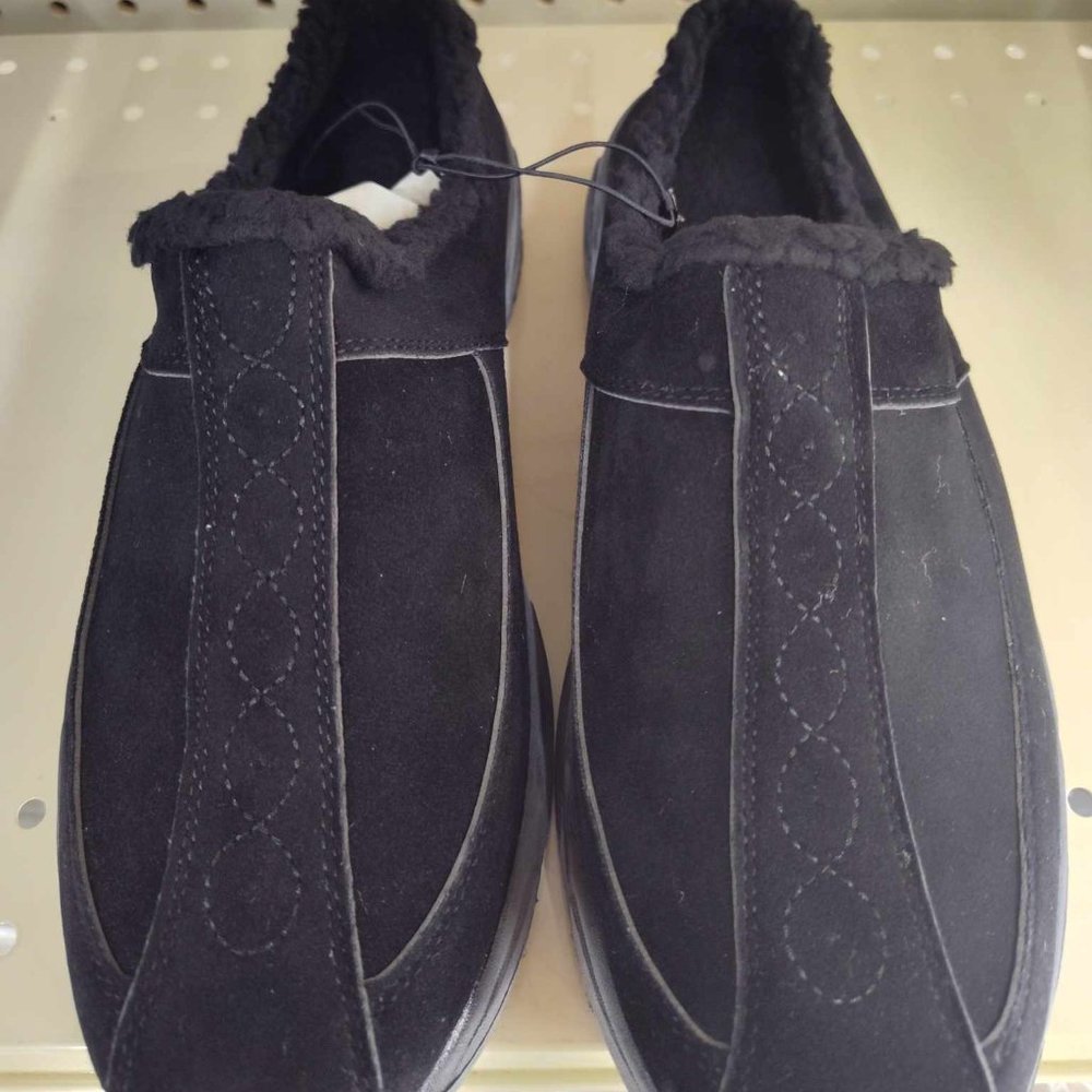 Black Woman's Hard Bottom Slippers Size 9